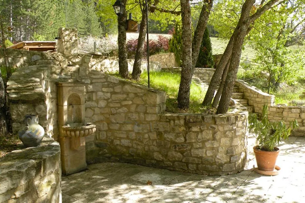 B&B Le Deffends De Redon Montbrun-les-Bains Bed & Breakfast
